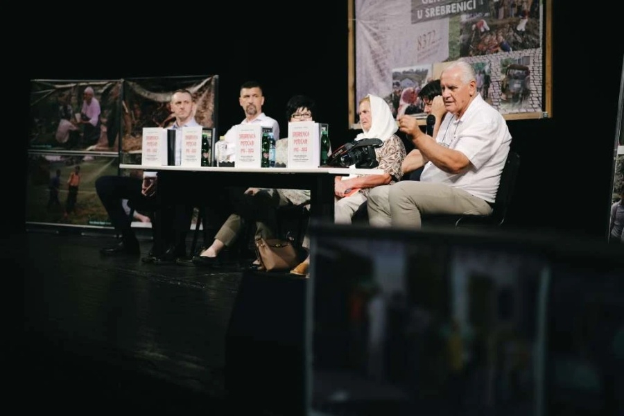 KAPITALNO DOKUMENTARNO DJELO: U Tuzli promovisana fotomonografija 'Srebrenica - Potočari 1995-2025: 30 godina dokaza genocida' (FOTO)
