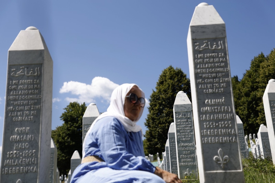 TUŽNE SLIKE IZ MEMORIJALNOG CENTRA: U Potočarima sve spremno za kolektivnu dženazu i ukop deset žrtava genocida