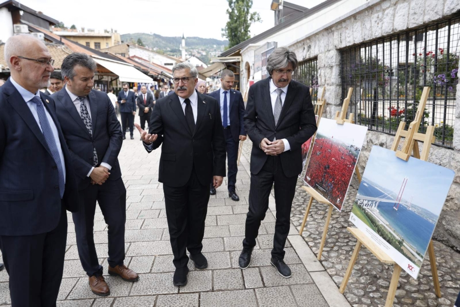 DAN KADA JE SPAŠENA TURSKA DEMOKRATIJA: U Sarajevu otvorena izložba fotografija povodom godišnjice neuspjelog državnog udara u Turskoj (FOTO)