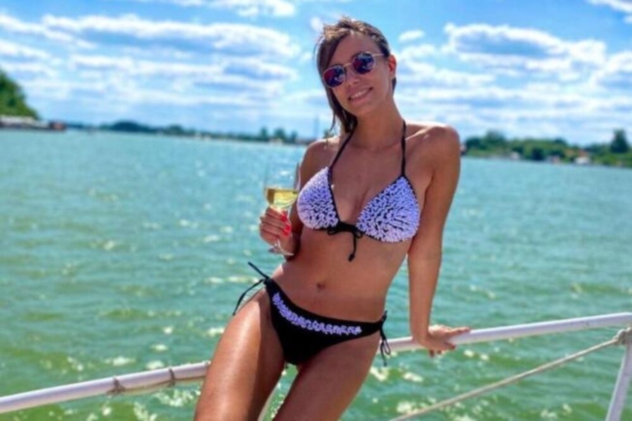 UNUKA LJUBIŠE SAMARDŽIĆA IZGLEDA KAO MILION DOLARA: Skinula se u žuti bikini i zagrmjela - IZRASLA U LJEPOTICU (FOTO)