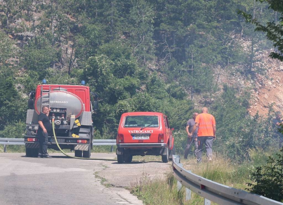 POŽARI BUKTE U HERCEGOVINI: Odbranjeni objekti na Rujištu, vazdušne snage hitno preusmjerene na Konjic (FOTO)
