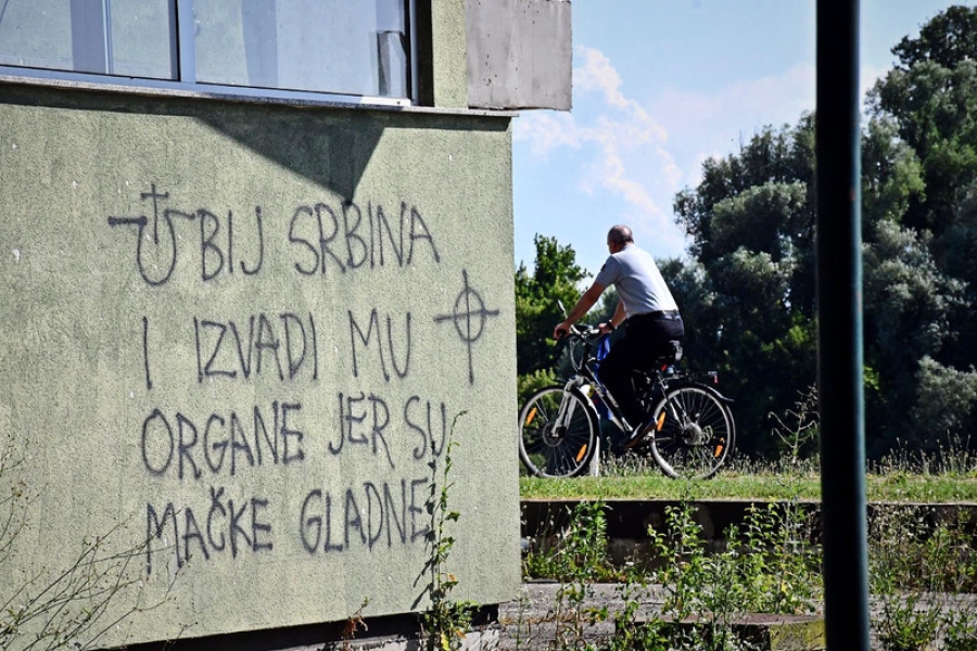 SRAMOTA U SLAVONSKOM BRODU: Neko je ispisao grafit protiv Srba