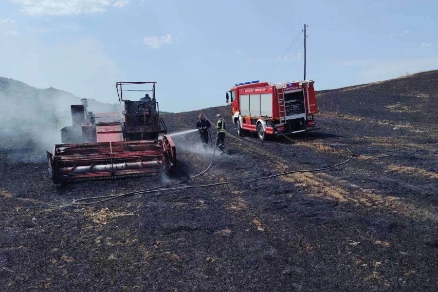 PROBLEMI NA ISTOKU BiH: Izgorio kombajn i dvije parcele pod pšenicom