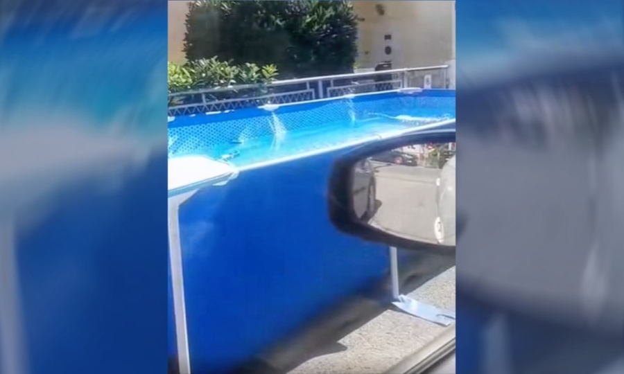 NEOBIČAN PRIZOR POSTAO HIT NA DRUŠTVENIM MREŽAMA: Postavila bazen nasred ulice, reakcije sugrađana podijeljene (VIDEO)