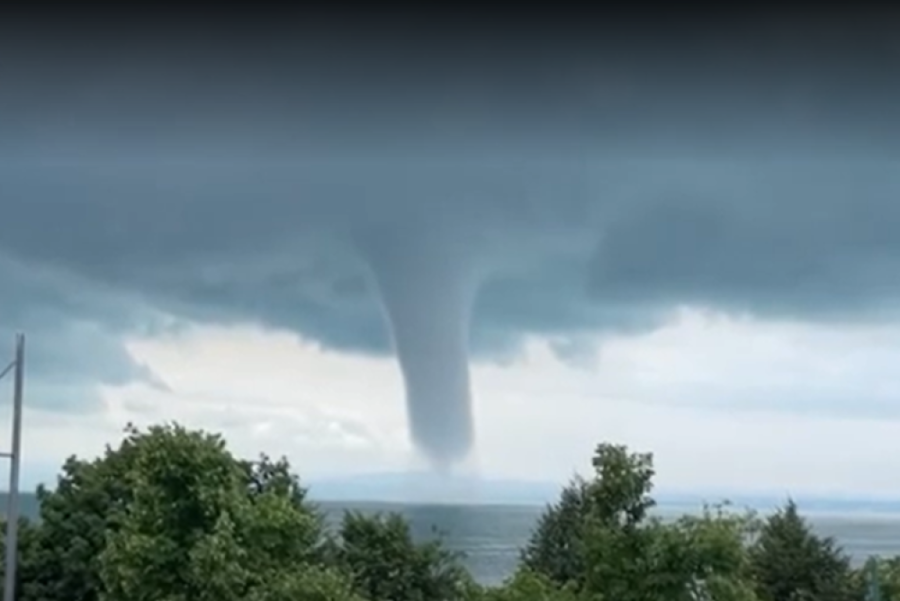 OVO JE HOROR PRIZOR OD KOJEG ZASTAJE DAH: Snimljen golemi vodeni tornado (VIDEO)