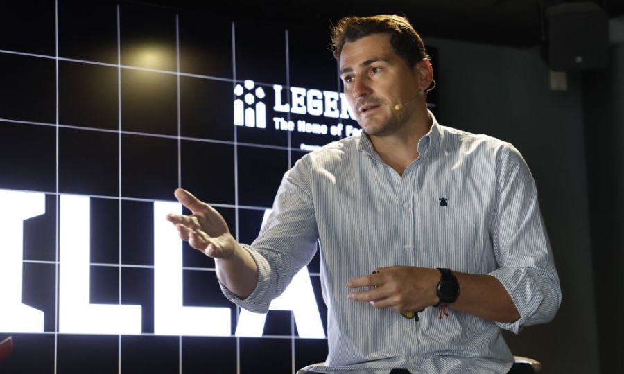 LEGENDARNI CASILLAS POSLAO ŽESTOKU PORUKU ARGENTINCIMA, A ONDA UDARIO PO TUCHELU: 'Kukavički i nedopustivo'