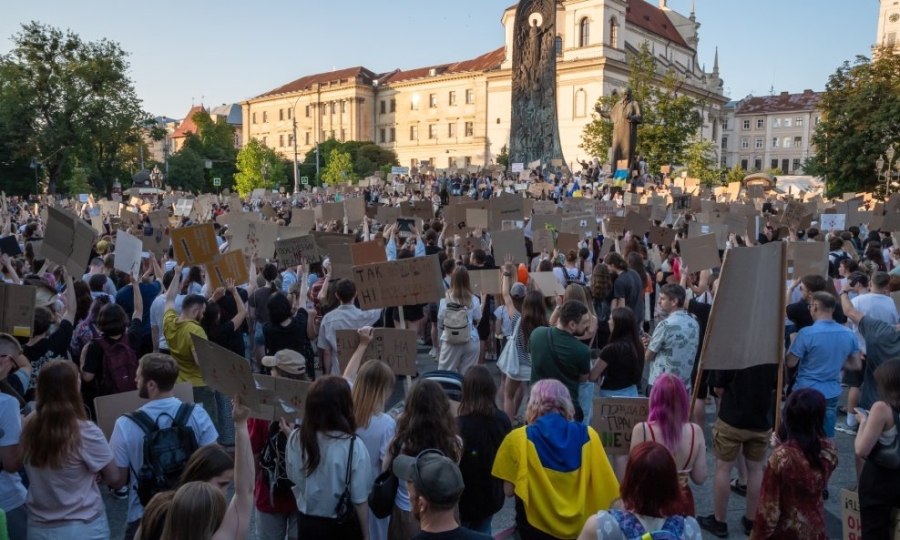 HILJADE LJUDI NA ULICAMA NAKON ODLUKE ZELENSKOG: 'Ovo je samosabotaža!'