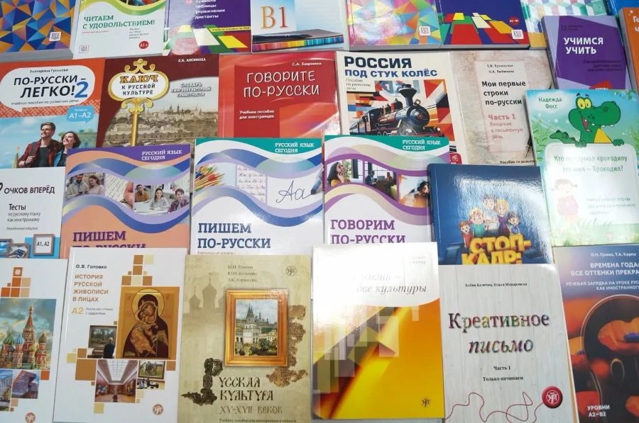 PODVALA POD MASKOM KULTURE: Rusi školama u Republici Srpskoj donirali problematične knjige - 'Krim se vratio Rusiji'