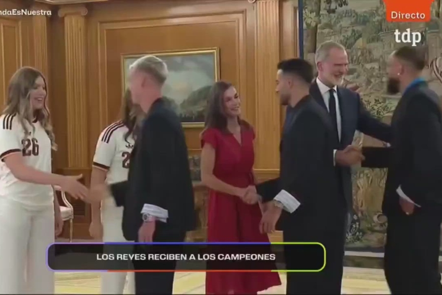 HIT NA INTERNETU: Svi igrači Španije se kralju naklonili s poštovanjem, a pogledajte kako ga je pozdravio Yamal (VIDEO)