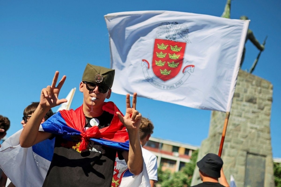 SRBIJA KLIZI U NOVI TALAS REPRESIJE: Protjerivanja, rasističke hajke i istrage protiv neistomišljenika
