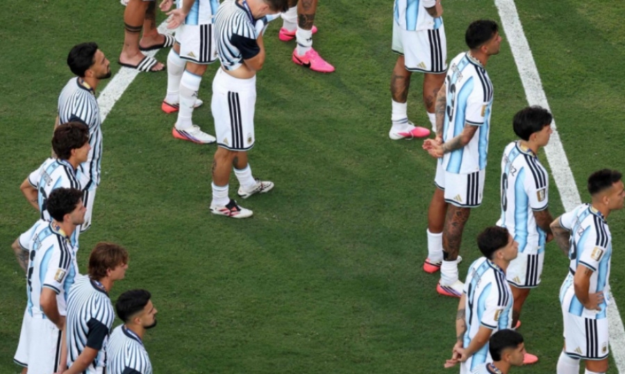 'NISU POKAZALI NI TRUNKU KLASE': Argentinu razapeli zbog scena nakon poraza od Španije (VIDEO)