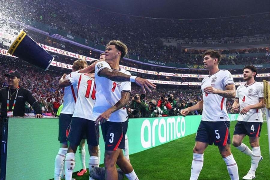 NEVIĐENA DRAMA NA KULTNOM STADIONU AZTECA: Pet golova, dva penala i crveni karton, Engleska je u četvrtfinalu....