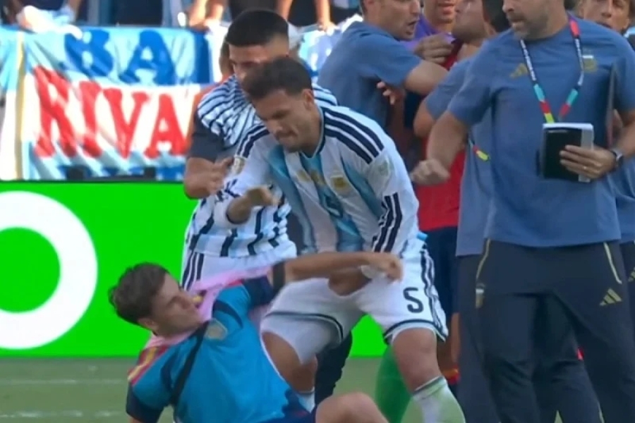 TUČA NA TERENU POSLIJE FINALA SP-a: Igrač Argentine udarao rivala i dobio crveni karton