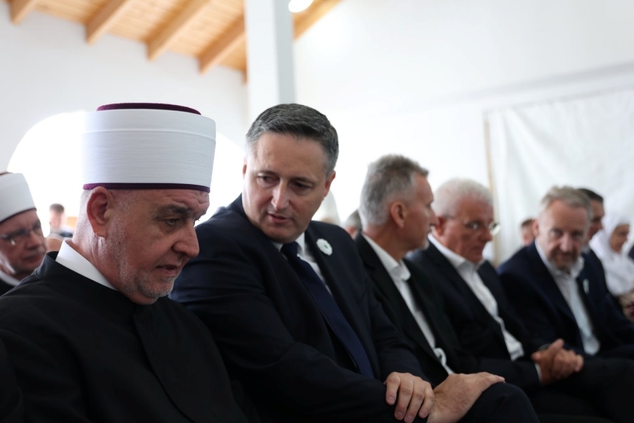 BEĆIROVIĆ IZ KAMIČANA: 'Nikada nećemo odustati od istine i pravde za 3.176 ubijenih civila Prijedora i doline Sane'