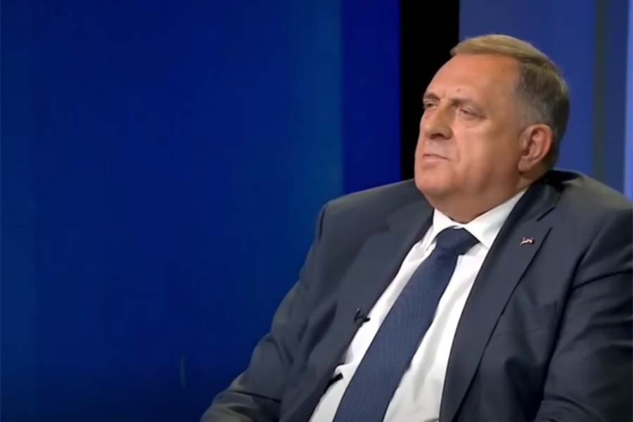 HIT NA INTERNETU: Crvenkapica krenula kroz šumu do bake, a onda se mama sjetila Dodikovih riječi...