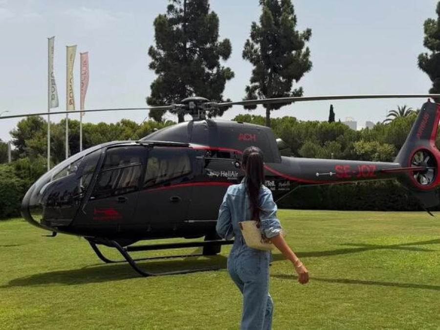 ĐINA DŽINOVIĆ UŽIVA U VELIKOM LUKSUZU: Helikopterom obišla Marbelju, na ramenu nosila preskupu torbicu