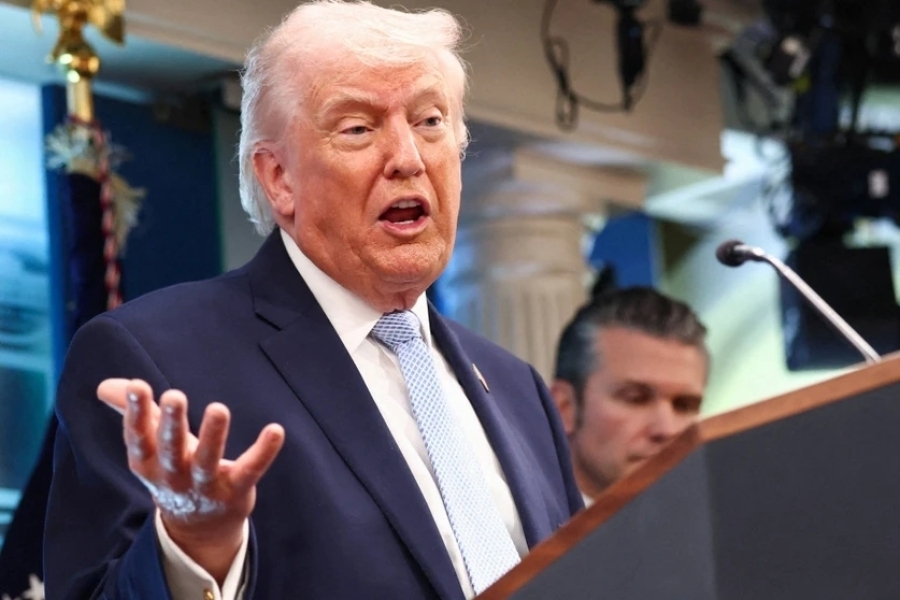 SNIMAK KOJI GORI NA MREŽAMA: Voditelj nesvjesno otkrio šta misli o Trumpovom pojavljivanju na finalu (VIDEO)