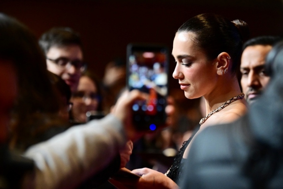 DUA LIPA STALA UZ 'REVOLUCIJU FLAMINGOSA': Pobuna protiv luksuznog kompleksa Jareda Kushnera trese Albaniju