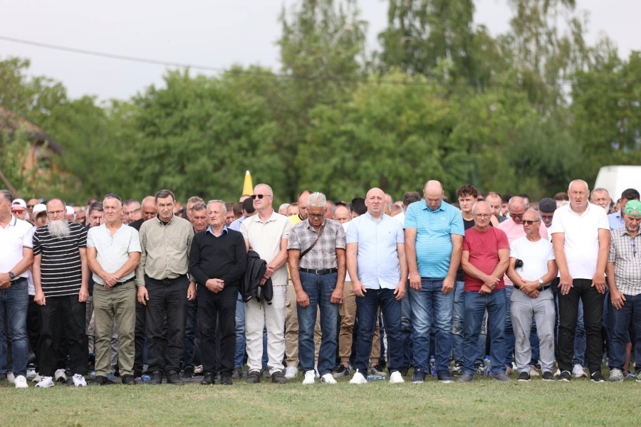 'SB' U KAMIČANIMA: Nakon 33 godine dočekali dostojan ukop, klanjana dženaza za pet žrtava zločina u Prijedoru (FOTO)