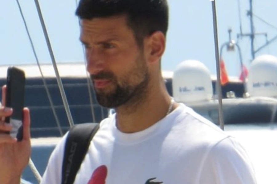 NOVAK ĐOKOVIĆ STIGAO U CRNU GORU: Slavni teniser otišao PRAVO KOD ZUBARA - U japankama i šorčiću napravio haos kad se pojavio