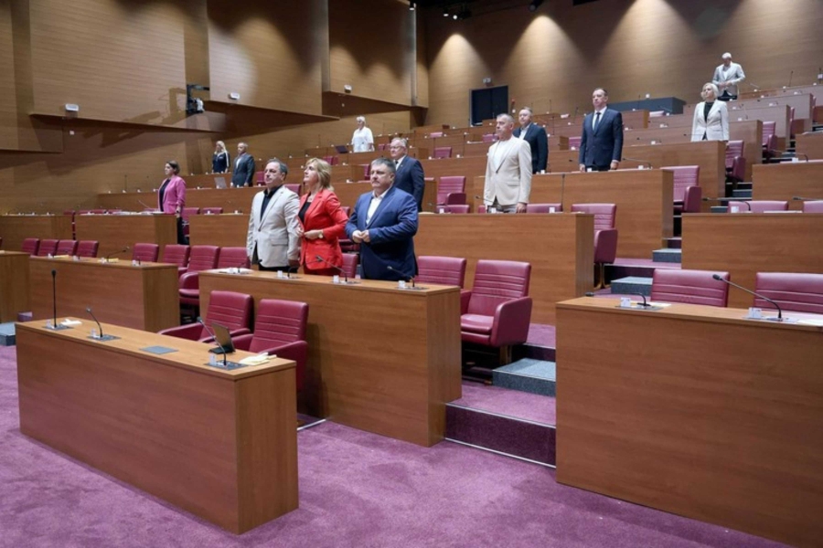 PRIZNAJU SRPSKE ZLOČINE: Minutom šutnje Hrvatski sabor odao počast žrtvama genocida u Srebrenici