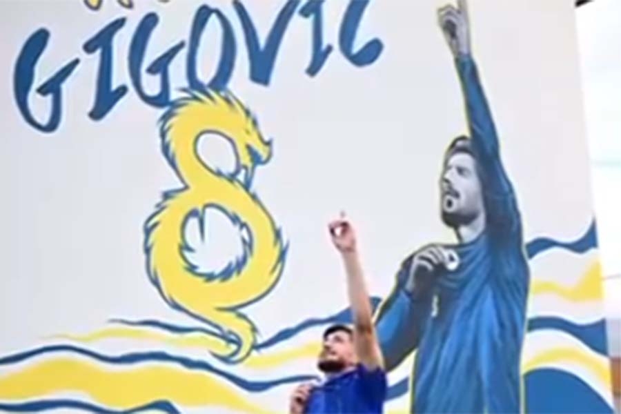 PRIZORI ZA PAMĆENJE: Pogledajte kako su navijači dočekali Armina Gigovića u bh. gradiću...