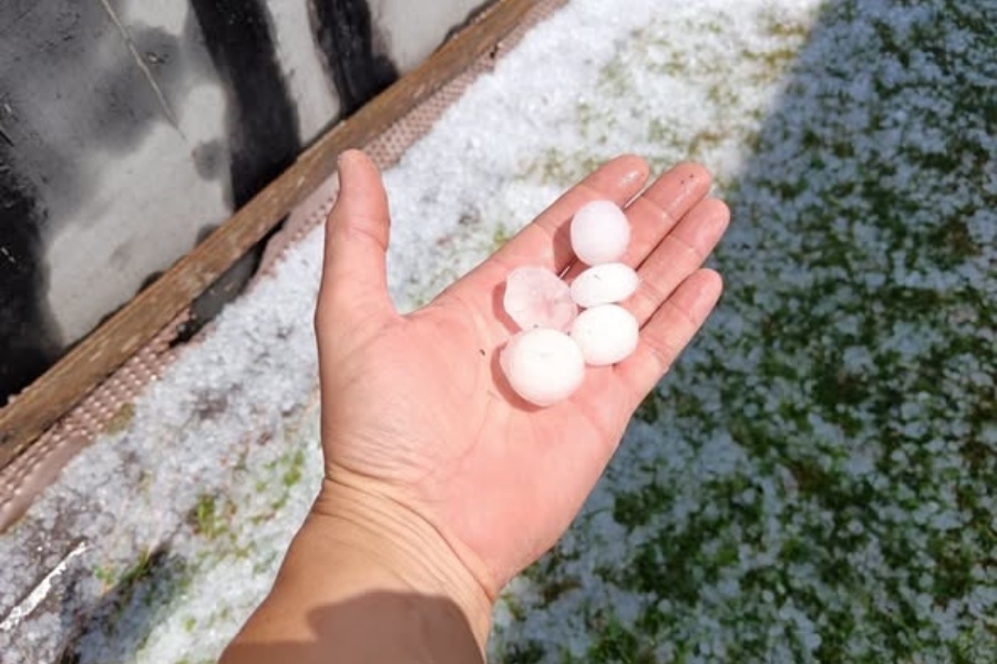 SNAŽNO NEVRIJEME POGODILO DIO HRVATSKE: Tuča, obilna kiša i prizori koji su iznenadili stanovnike (VIDEO)