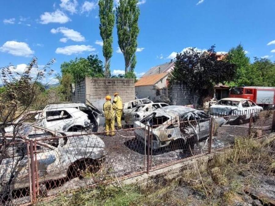 ŠTA SE DESILO U BH. GRADU: Izgorjelo sedam vozila, vatrogasci doživjeli tešku nesreću (FOTO)