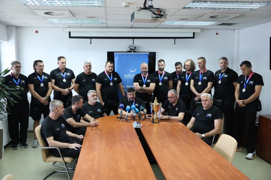 'SB' NA LICU MJESTA: Naši srebreni reprezentativci se vratili u Sarajevo, u Kini su stigli do 30. medalje sa velikih takmičenja (FOTO)