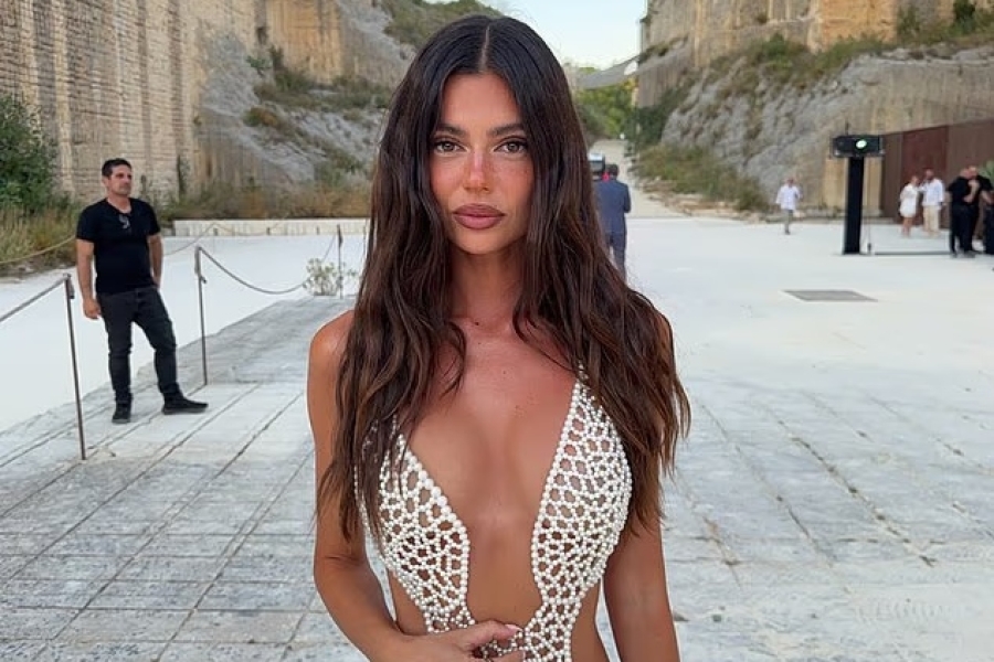 AUSTRALSKA INFLUENSERICA U TOTALNOM PROZIRNOM IZDANJU: Haljina od bisera otkrila i tragove bikinija (FOTO)