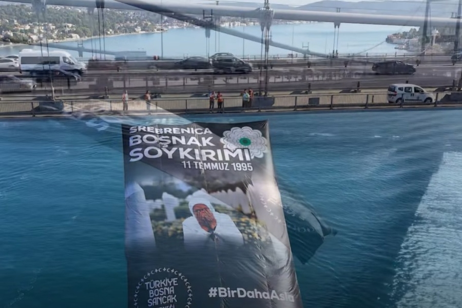 MOSTOVI U ISTANBULU U ZNAKU SREBRENICE: Transparenti od 220 kvadrata poslali poruku cijelom svijetu (VIDEO)