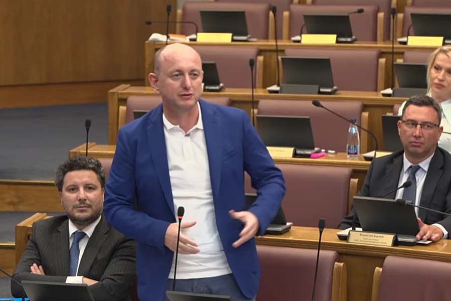 ŽESTOK OKRŠAJ U SKUPŠTINI CRNE GORE: Premijer odgovorio Dodikovom prijatelju -'Zabavno vas je slušati, ali ne i vaše laži...'