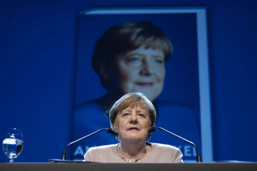 SAMA PLATILA SLIKU: Portret bivše njemačke kancelarke Angele Merkel predstavljen u muzeju, umjetnik odgovor čekao tri godine...