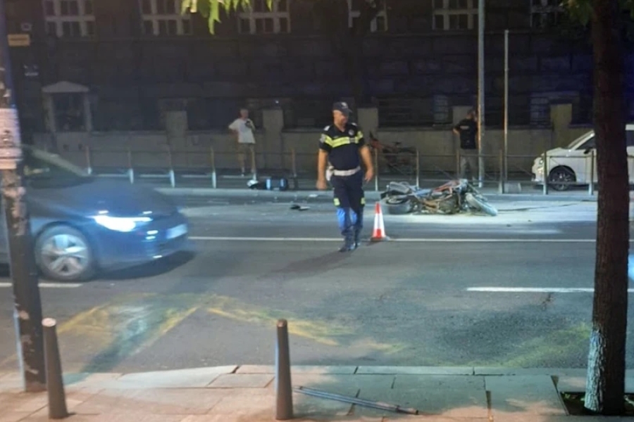 MUŠKARAC POGINUO U CENTRU GRADA: Motor se zapalio nakon sudara, on ostao mrtav na mjestu