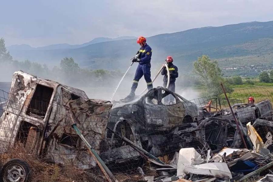 UŽAS U ZAPADNOJ HERCEGOVINI: U požaru izgorio veći broj automobila...