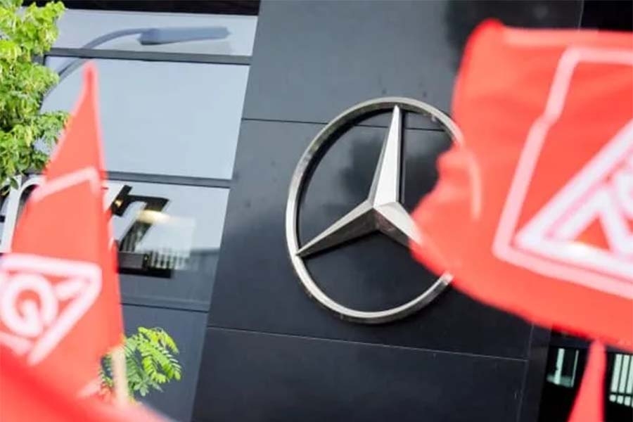 POBUNA U NJEMAČKOJ: Hiljade radnika Mercedes-Benza izlaze na proteste, razlog je...
