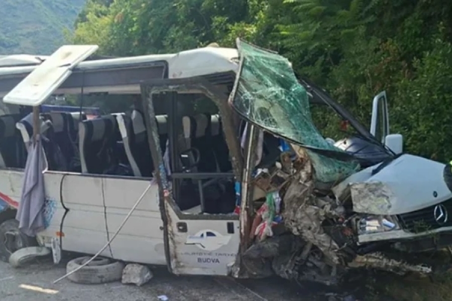 'PRELETJELA SAM PREKO SJEDIŠTA, GLAVA MI JE VISILA KROZ PROZOR': Potresna ispovest djevojčice poslije nesreće - 'Vozač je 'sjekao' krivine, a onda mu je pala glava' (FOTO)