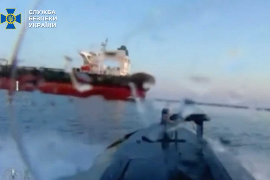 HLADAN TUŠ ZA PUTINOVU ARMADU: Novi udari Ukrajinca na ruske tankere, dronovima pogodili 12 brodova (VIDEO)
