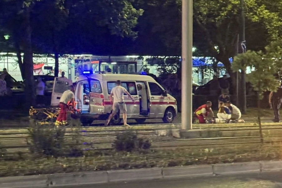 TUŽNA VIJEST IZ SARAJEVA: Preminuo mladić koji je pao s krova vozila slaveći pobjedu 'Zmajeva'