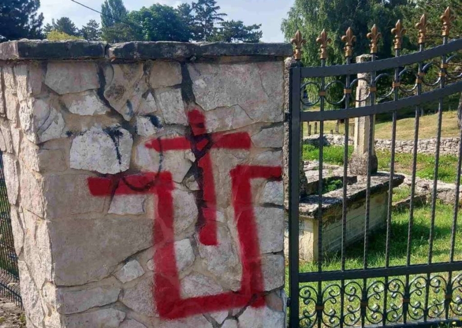 SKRNAVLJENJE MEZARJA U LIVNU: Ispisan ustaški simbol, Međureligijsko vijeće traži hitnu istragu