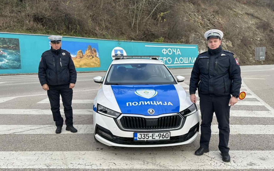 INCIDENT U HERCEGOVINI: Vozač Audija dao gas nakon što ga je policija zaustavila, policajac povrijeđen