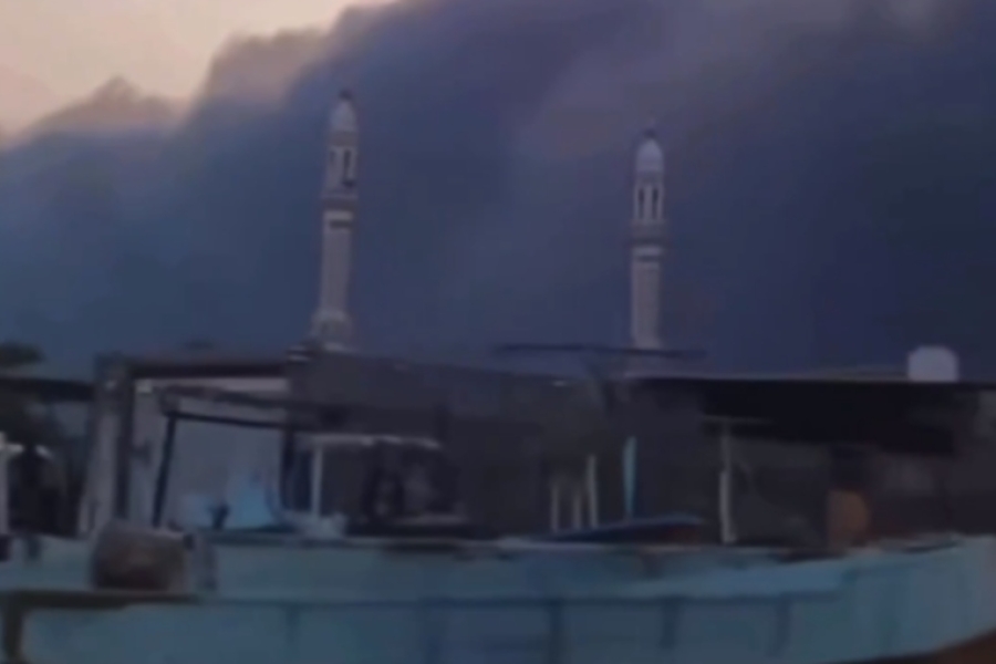 SAD PONOVO GAĐAO IRAN KOD HORMUŠKOG TJESNACA: Eksplozije odjeknule u nekoliko gradova (VIDEO)