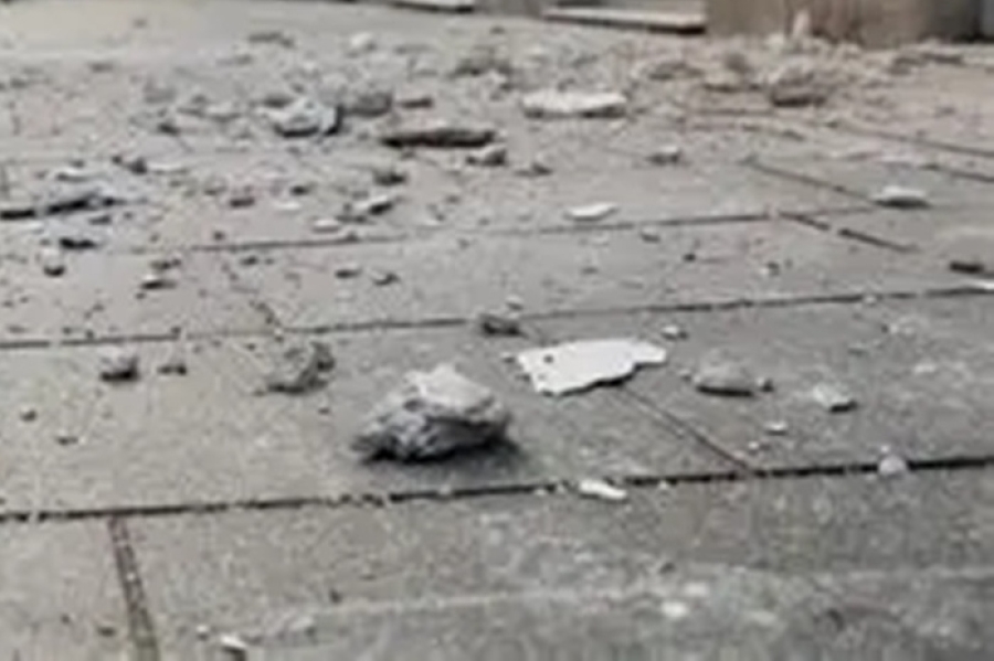 NOVO OBRUŠAVANJE FASADE U SARAJEVU: Komadi su pali na ugostiteljski objekat