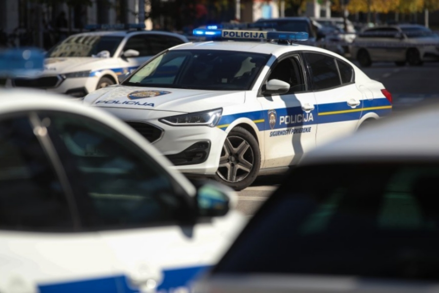 BIZARAN SLUČAJ: Potpuno gol stajao na prozoru izložen pogledima prolaznika,