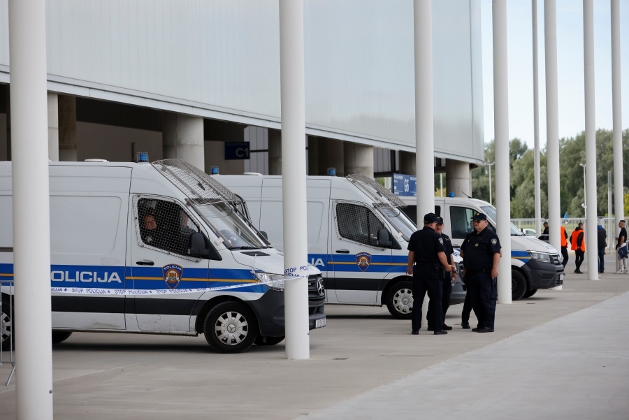 POLICIJA TRAGA ZA PREVARANTIMA: Uplatili desetine hiljada eura za automobil koji nikad nije stigao