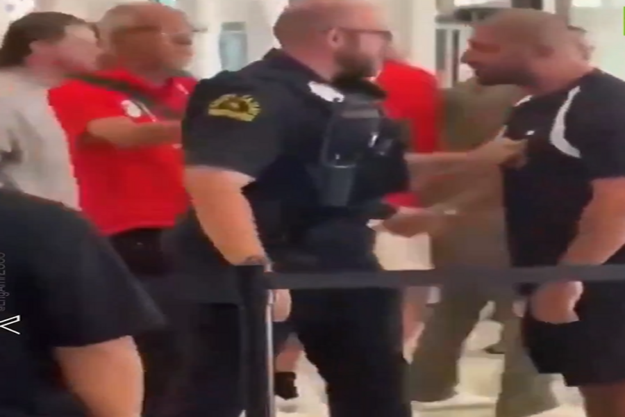 'NEMOJTE ME GURATI, J**TE SE': Selektor Egipta krenuo na američku policiju zbog dječaka, pogledajte nezapamćeni haos u Dallasu