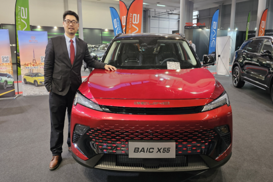 BRITANCI U NEVIĐENOM STRAHU OD PEKINGA: Elitna jedinica strogo zabranila kineske automobile u svojoj bazi