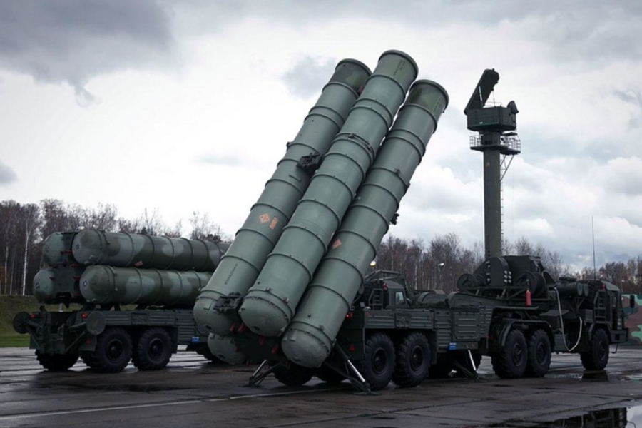 ŠOKANTAN SNIMAK SA FRONTA: Ukrajinci u pepeo pretvorili ruski ponos, pogledajte kako dron razara moćni sistem S-400 'Trijumf'! (VIDEO)