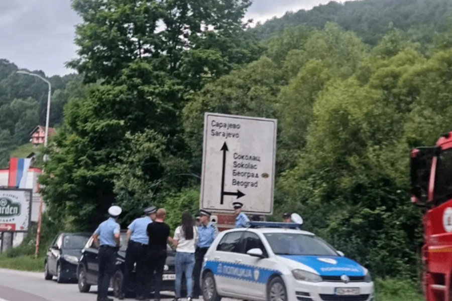 DRAMA NA PALAMA: Sarajlija se popeo na drvo i odbija da siđe, policija u pregovorima