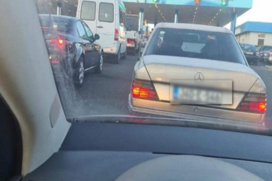 KRENUO NA MORE S PARFEMOM I SPREJEM PA IMAO PROBLEM NA GRANICI: Putnik se javio nakon neugodnog iskustva